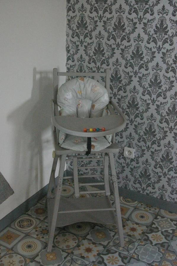 Au Charme D'Antan Acomodação com café da manhã Féron Exterior foto
