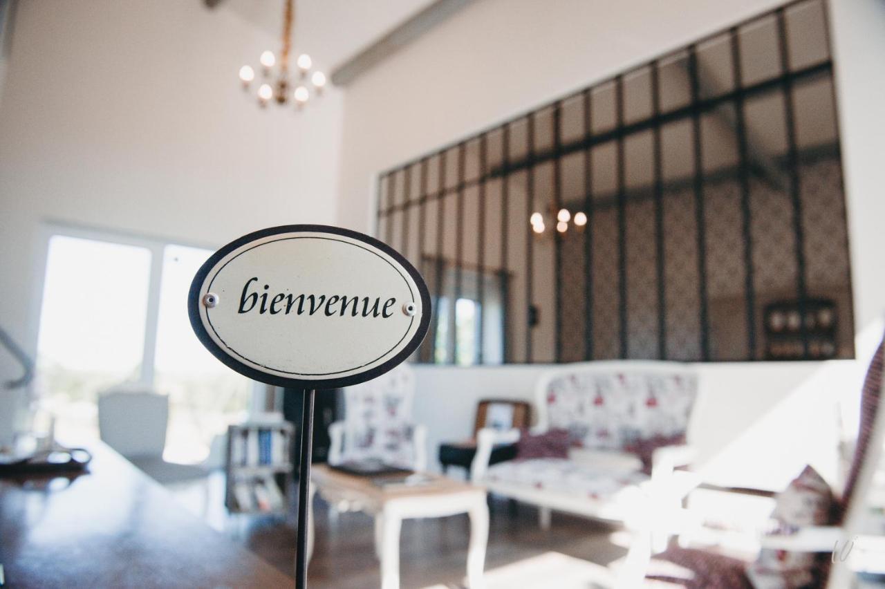 Au Charme D'Antan Acomodação com café da manhã Féron Exterior foto